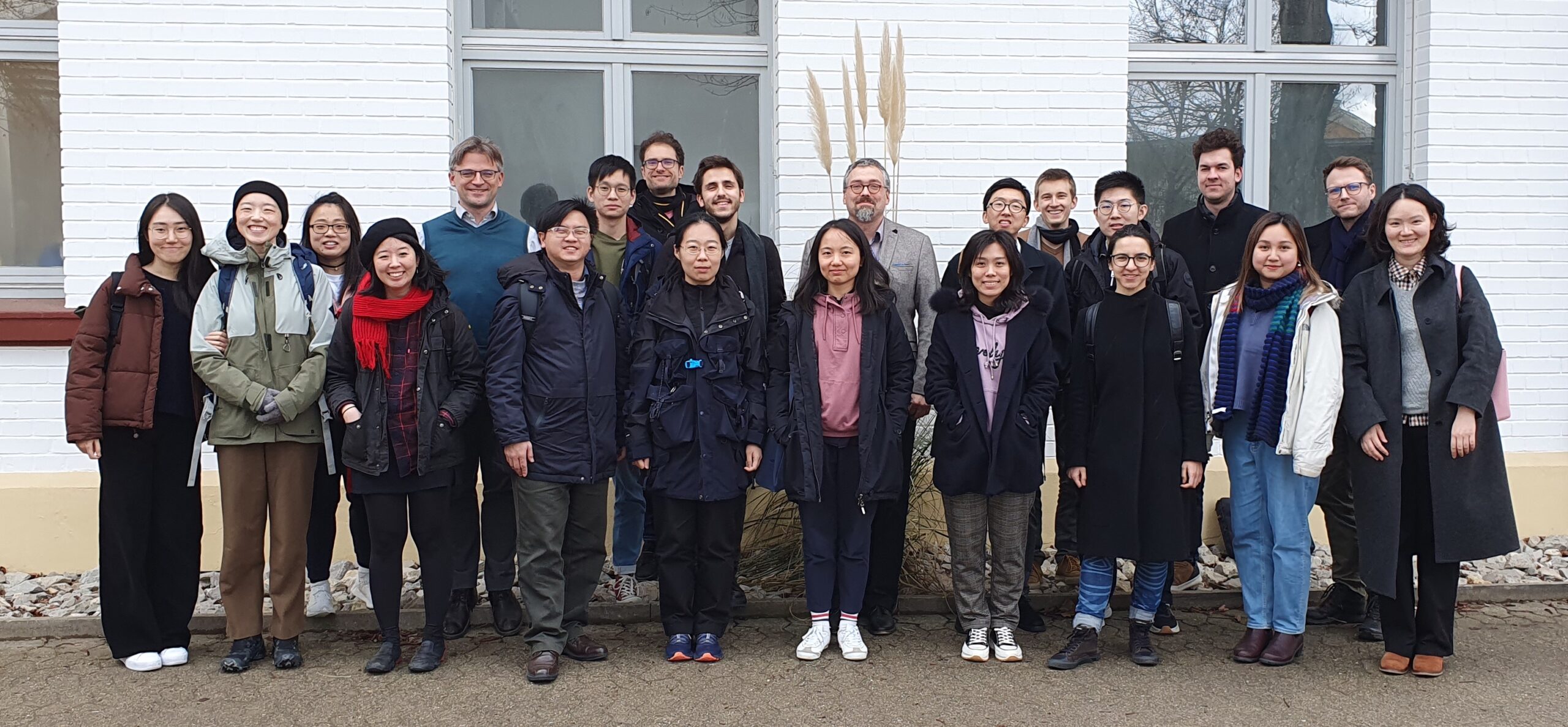 group-photo-spring-school-fau-2023-writing-history-with-china